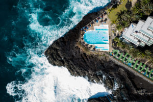 Hotelswimmingpool an der Atlantikküste in Puerto Naos, Hotel Sol, La Palma, Luftbild, kanarische Inseln, Spanien Hotelswimmingpool an der Atlantikküste in Puerto Naos, Hotel Sol, La Palma, Luftbild, kanarische Inseln, Spanien